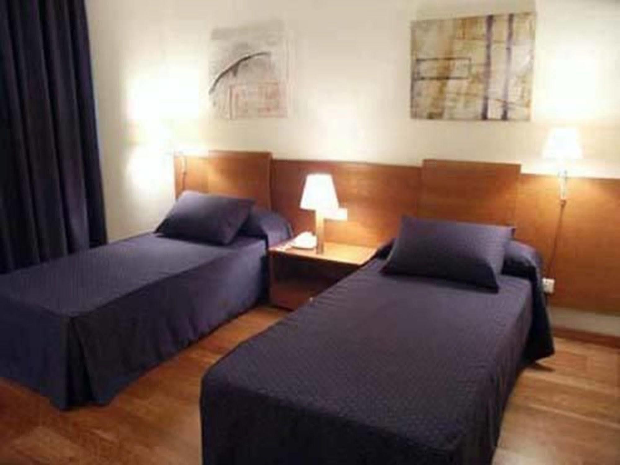 Hotel Arrahona Sabadell Zimmer foto